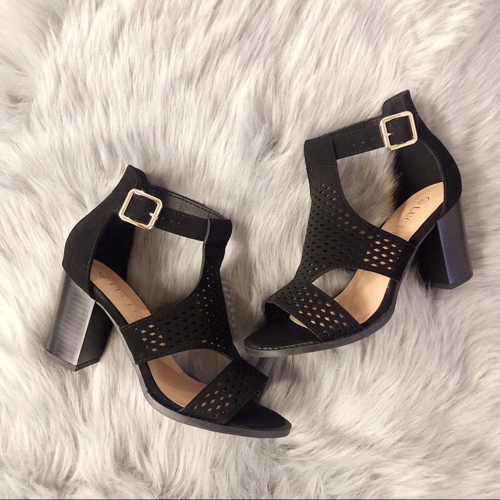 Black heel, open toe, perforated, block heel - Picture 3 of 6